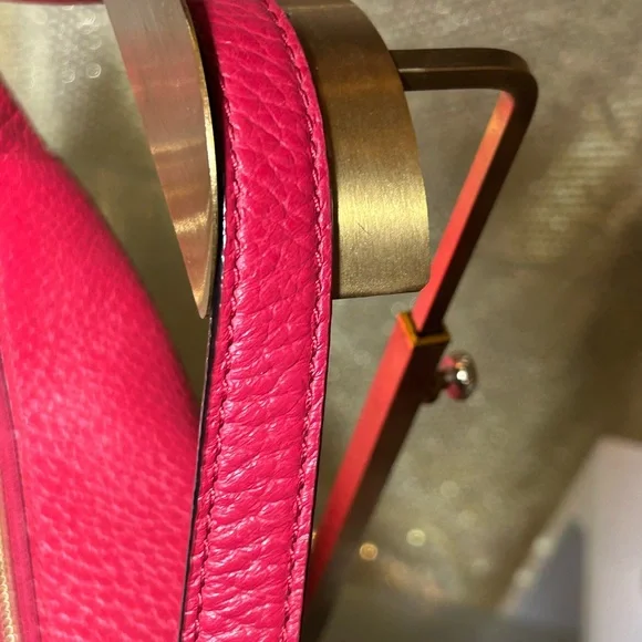 Kate Spade NY Red Pebbled Leather Hobo Bag w/Gold Keychain 15” x 11” x 3” EUC - Picture 10 of 14